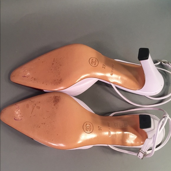 Vintage two tone pointy toe Chanel strap heels - Picture 7 of 8